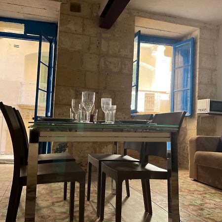 Traditional Townhouse In The Hearth Of Valletta Villa Екстериор снимка