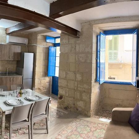Traditional Townhouse In The Hearth Of Valletta Villa Екстериор снимка