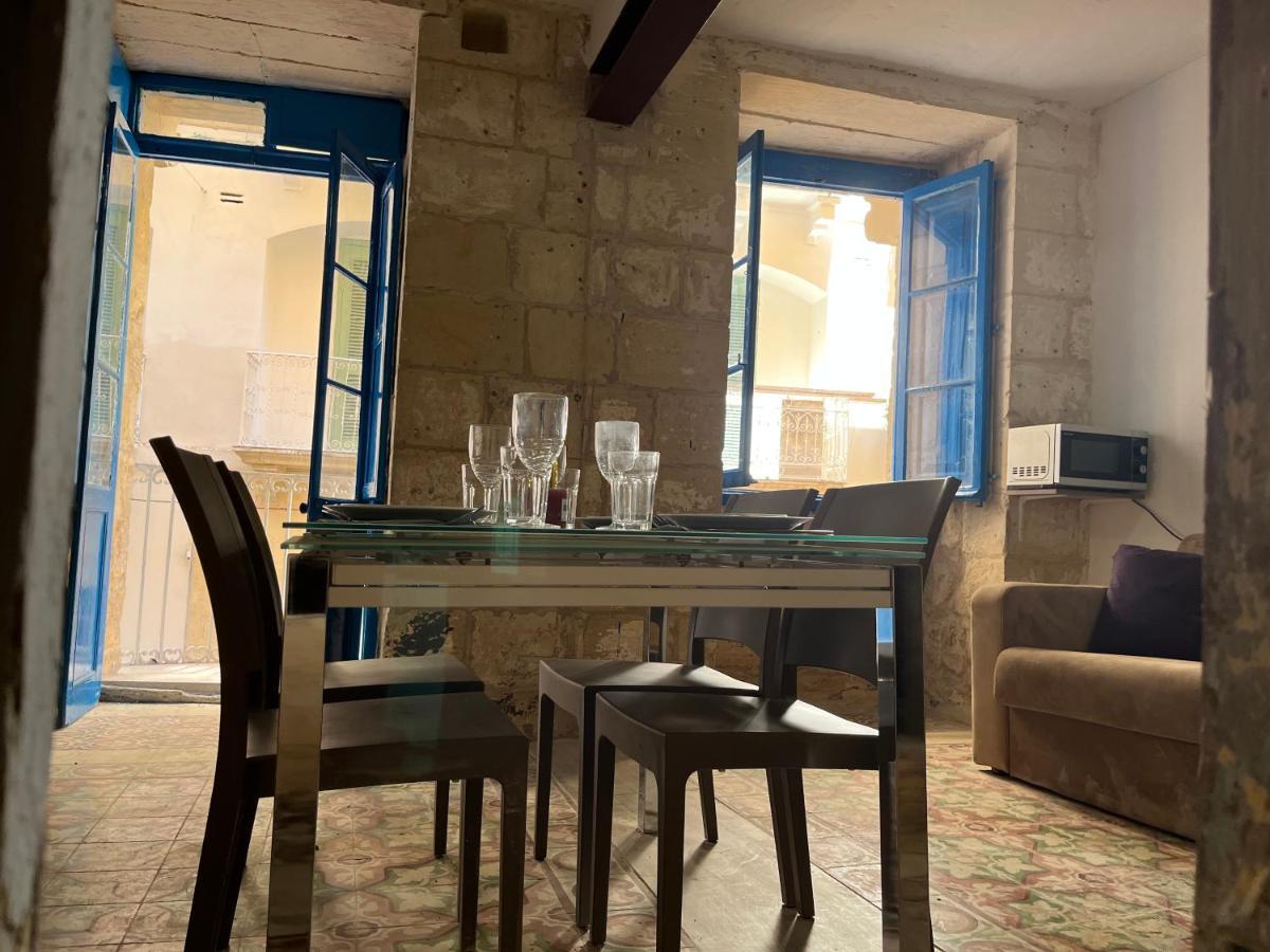Traditional Townhouse In The Hearth Of Valletta Villa Екстериор снимка