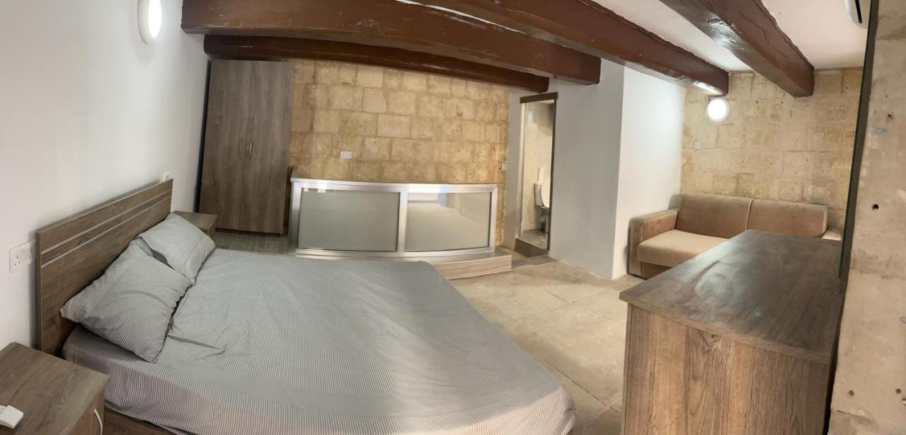 Traditional Townhouse In The Hearth Of Valletta Villa Екстериор снимка